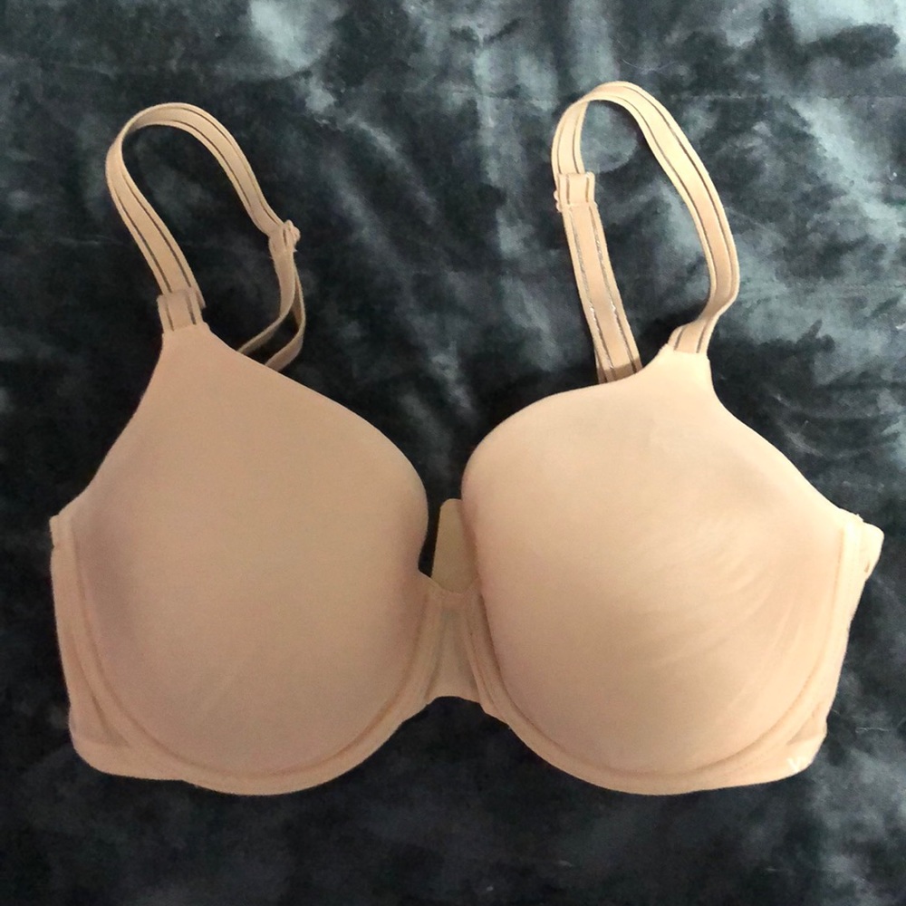 Victoria’s Secret 32DD Lightly lined Bra
